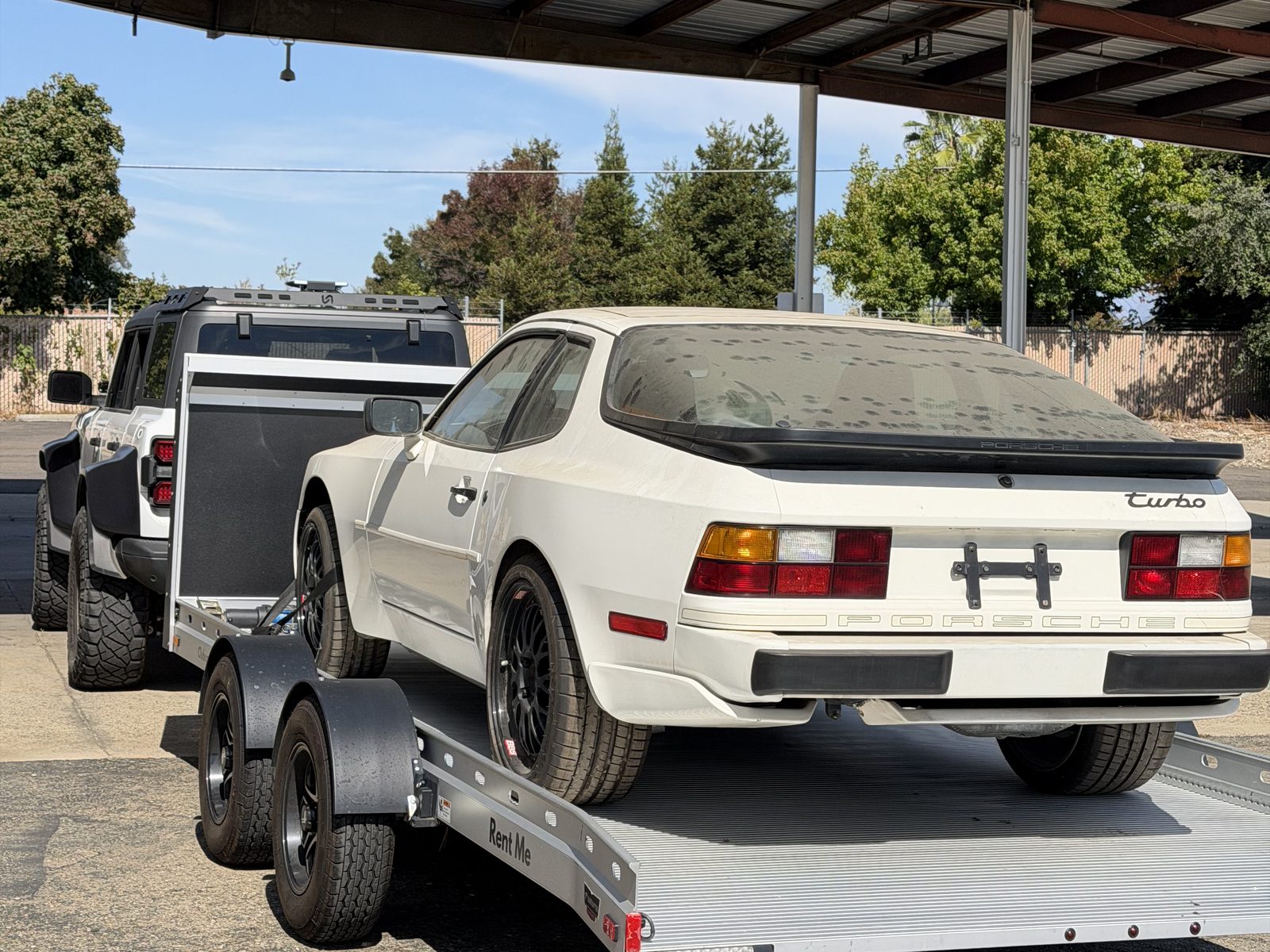 Porsche 944 Turbo loaded on the Club Sport trailer